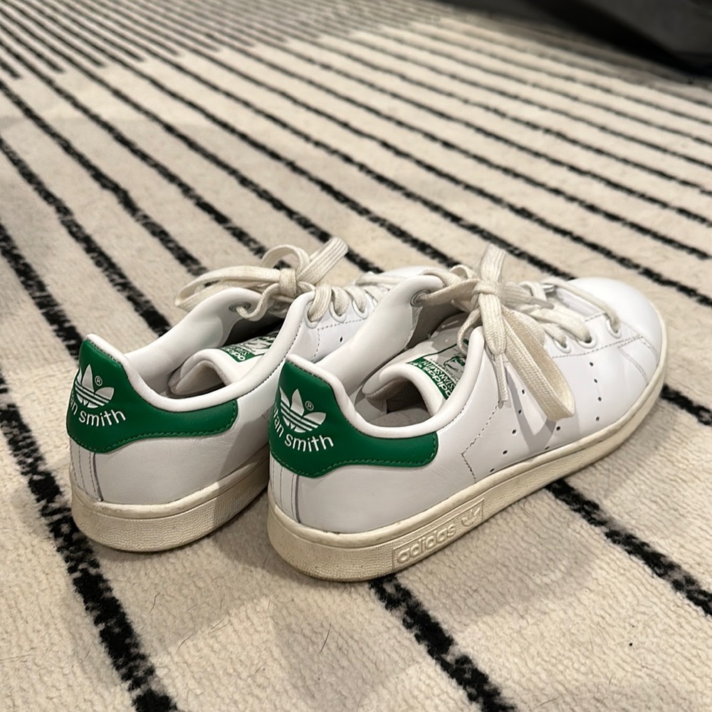 Adidas Stan Smith/ White and Green / Women 6 and Men 4/ US 4.5 / UK 4